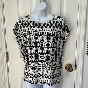 Keyhole back t-shirt